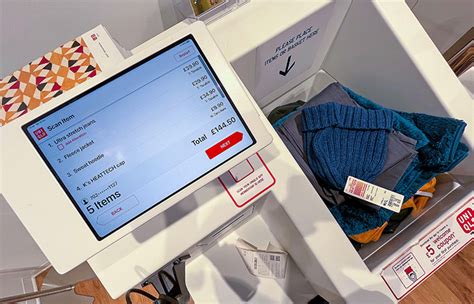 rfid tags uniqlo|UNIQLO checkout.